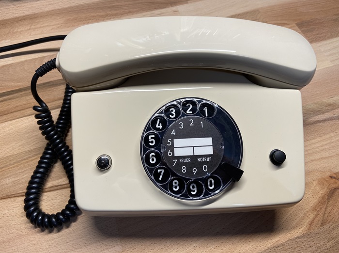FeTAp 796-1 beige mit Erdtaste und Schauzeichen für A2-Betrieb, Deutsche Bundespost, Hersteller: Standard Elektrik Lorenz (SEL), Stuttgart, Baujahr: 2/1987